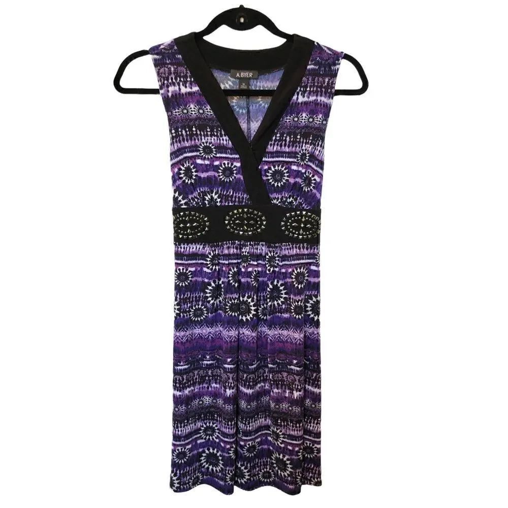 A. Byer sleeveless V neck dress Midi Purple & white print Black belt Medium